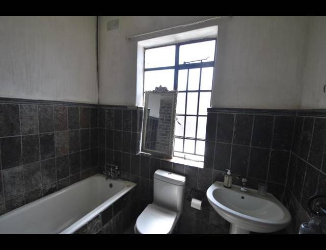 7 BEDROOM HOUSE FOR SALE IN FOREST HILL